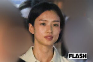 河合優実、歌舞伎町で酔っ払い“座り込み”衝撃ロケ姿　2年後の朝ドラヒロイ…