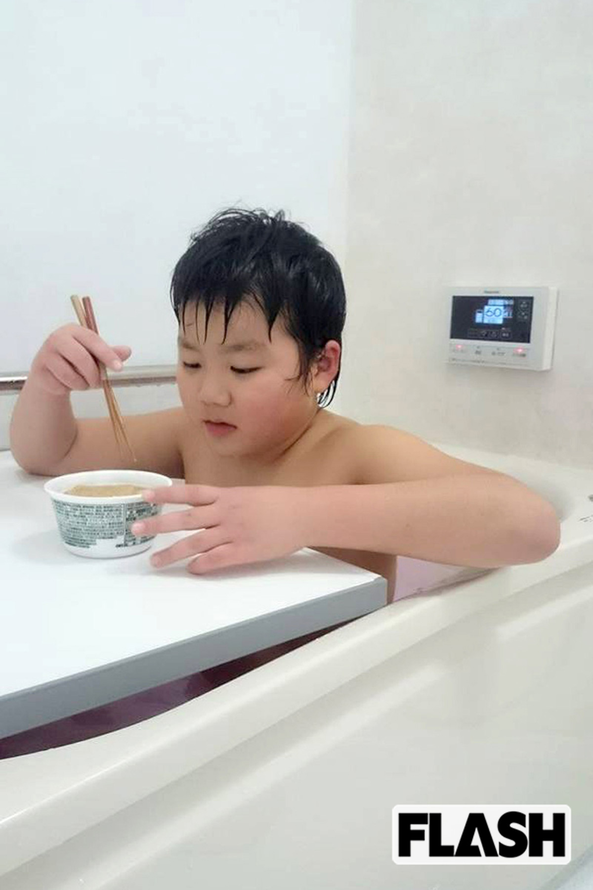 ＜香川県＞風呂に入って「うどん」、10年前、工藤真紀さんの息子が「初風呂うどん食え」を体験