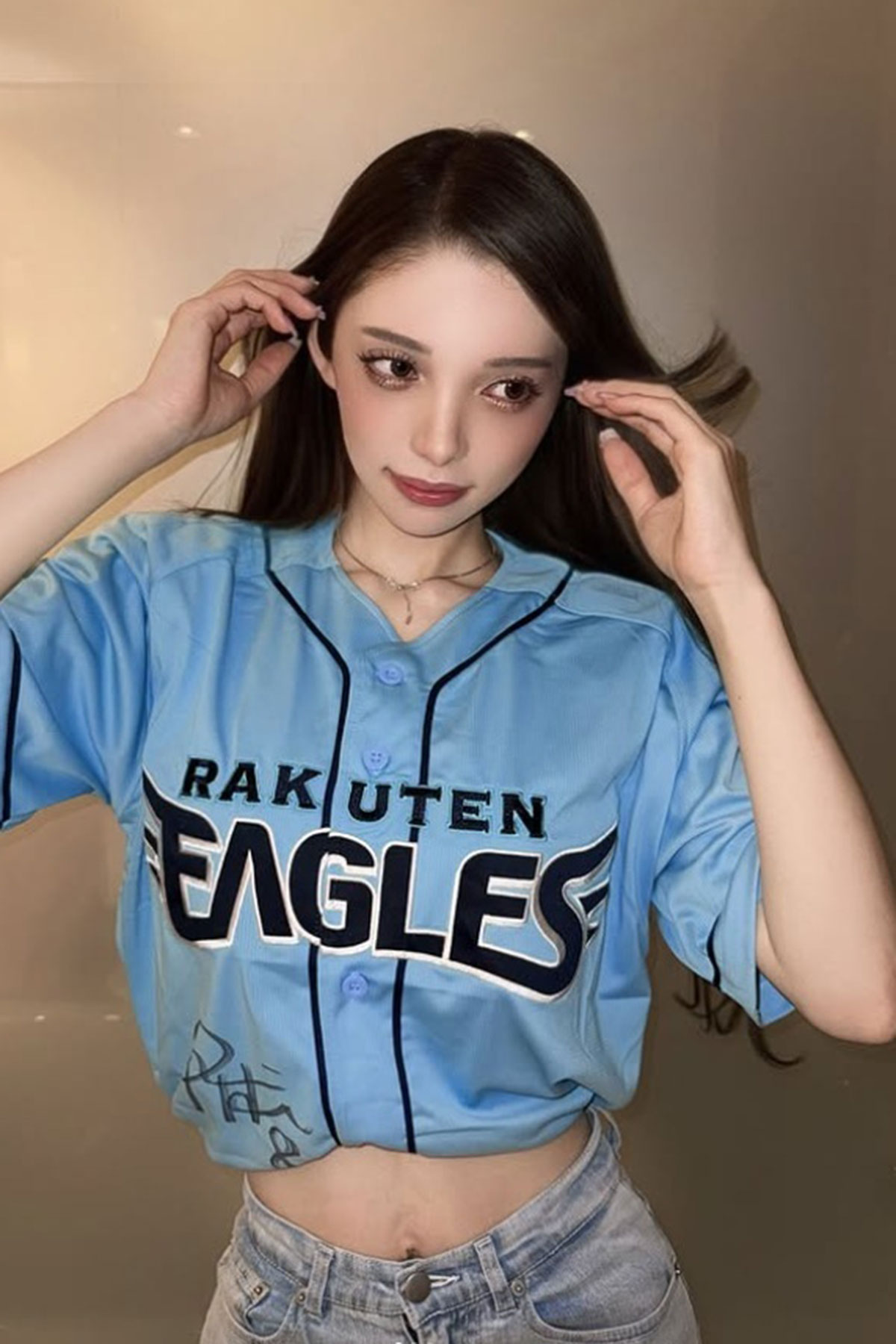広島カープ・小園海斗と離婚発表の渡辺リサ　“キラキラSNS”に起きていた異変…“太ももほぼ全見せ”ショートパンツの大胆私服が話題後の衝撃