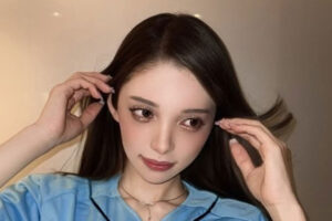 広島カープ・小園海斗と離婚発表の渡辺リサ　“キラキラSNS”に起きていた異変…“太ももほぼ全見せ”ショートパンツの大胆私服が話題後の衝撃