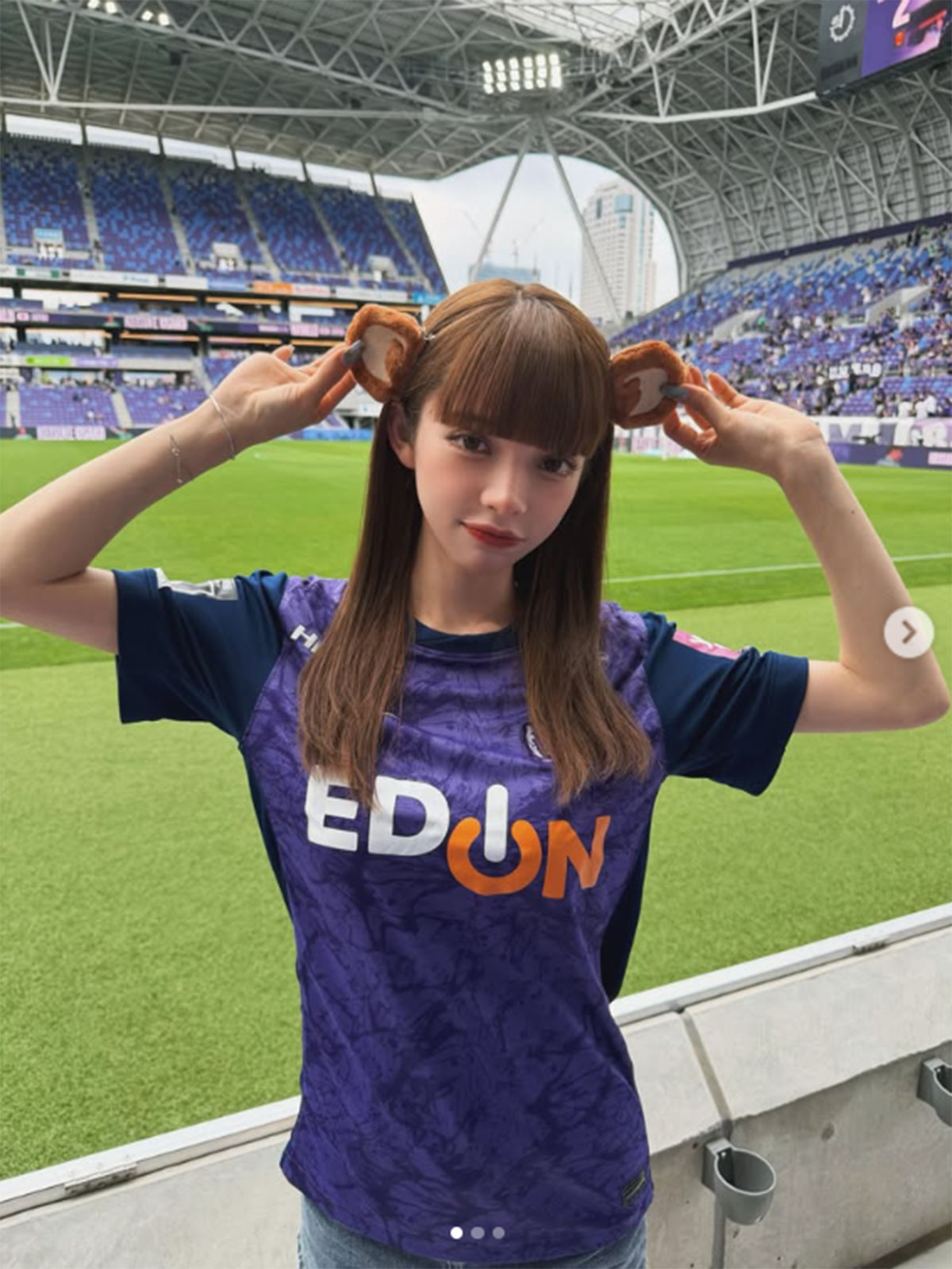 カープ選手と離婚発表のモデル、1月にラブラブ投稿を削除“夫似”男性と「宮島デート」にも再注目