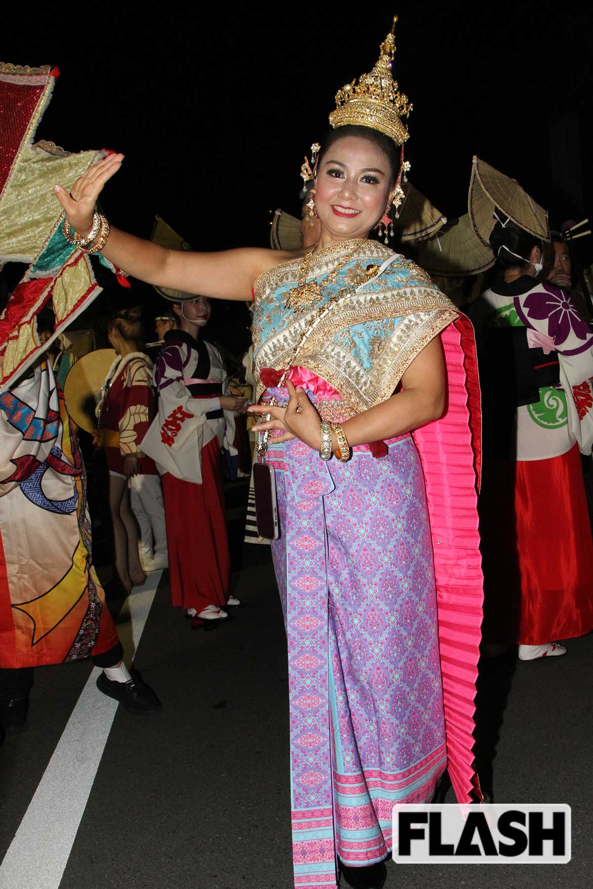 阿波踊り参加4回め、アジア連の48歳のタイ人女性。「楽しい！タイと日本のお祭り、ちょっと違う。撮られてても全然気にしないよ～」