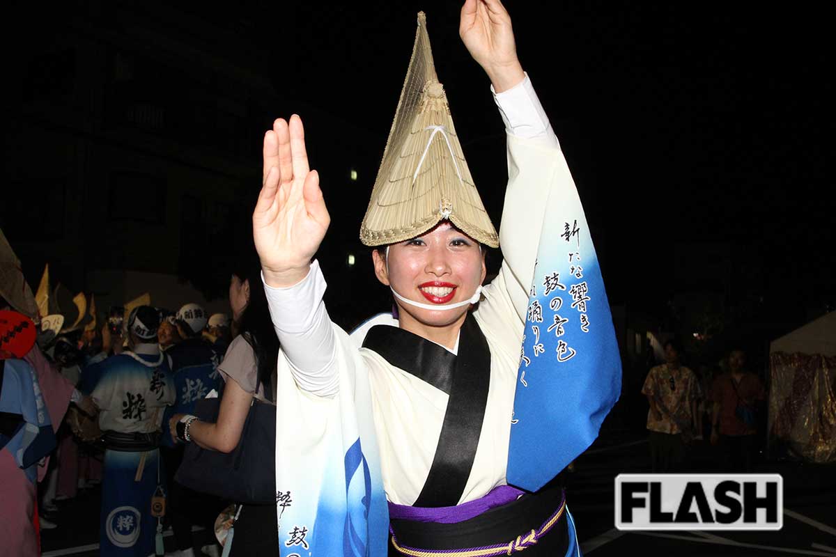 阿波踊り歴11年の45歳。7年前、企業連から現在の新粋連に移籍したとか。「今年は観客が多いですね。高円寺の人たちは盛り上げが上手！」