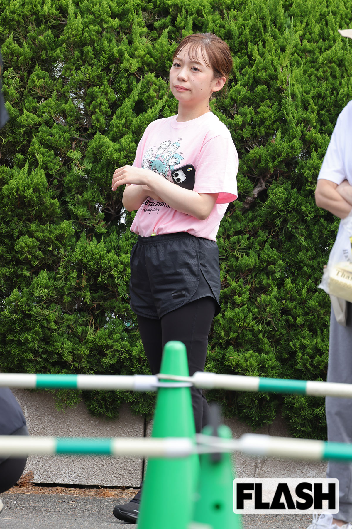 マラソンをする星野真里のことを、日テレの浦野モモアナはすぐそばで真剣な表情で支えていたという