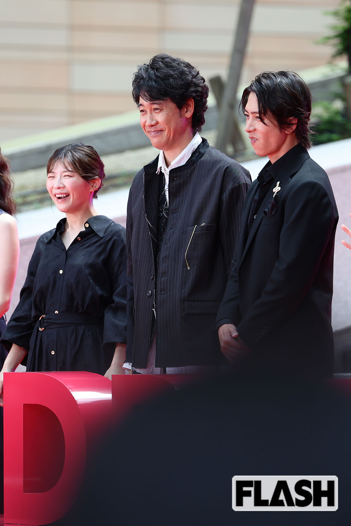 爆笑する伊藤沙莉