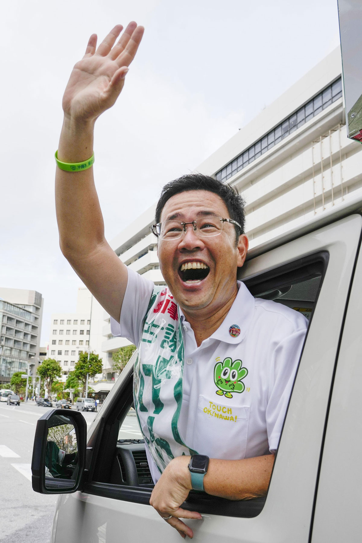 玉城デニー氏を猛追している元総務官僚の古謝玄太氏。自民党から全面的な支持を受けている（写真・共同通信）