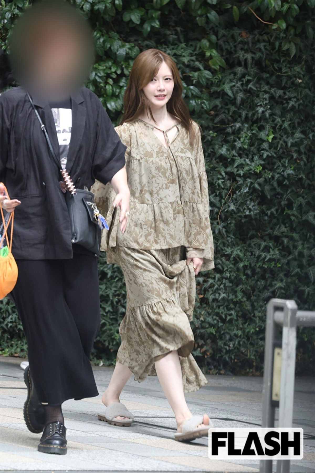 圧倒的な肌の美しさを誇る白石麻衣