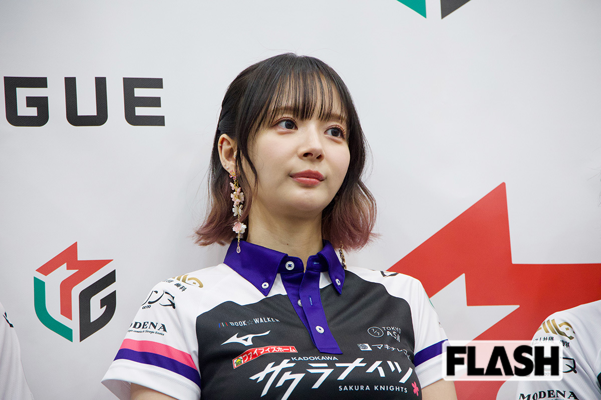 Mリーグで「KADOKAWAサクラナイツ」の選手である岡田紗佳。対局中の鬼気迫る表情やロジカルな打牌選択など、同じプロからの評価も高い。過去には、放送対局で発生率約0.002％の役満・国士無双十三面待ちや九蓮宝燈をあがり大きな話題となった（写真・皆川拓哉）