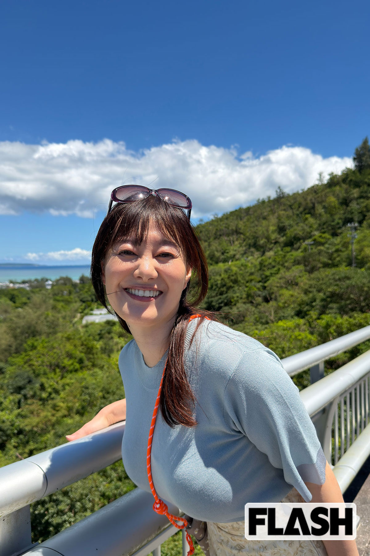 「胸に目がいってニュースが入らない」の苦情でNHK退社から写真集1万DL超え! 沖縄の44歳”スイカップ”アナの人生逆転劇