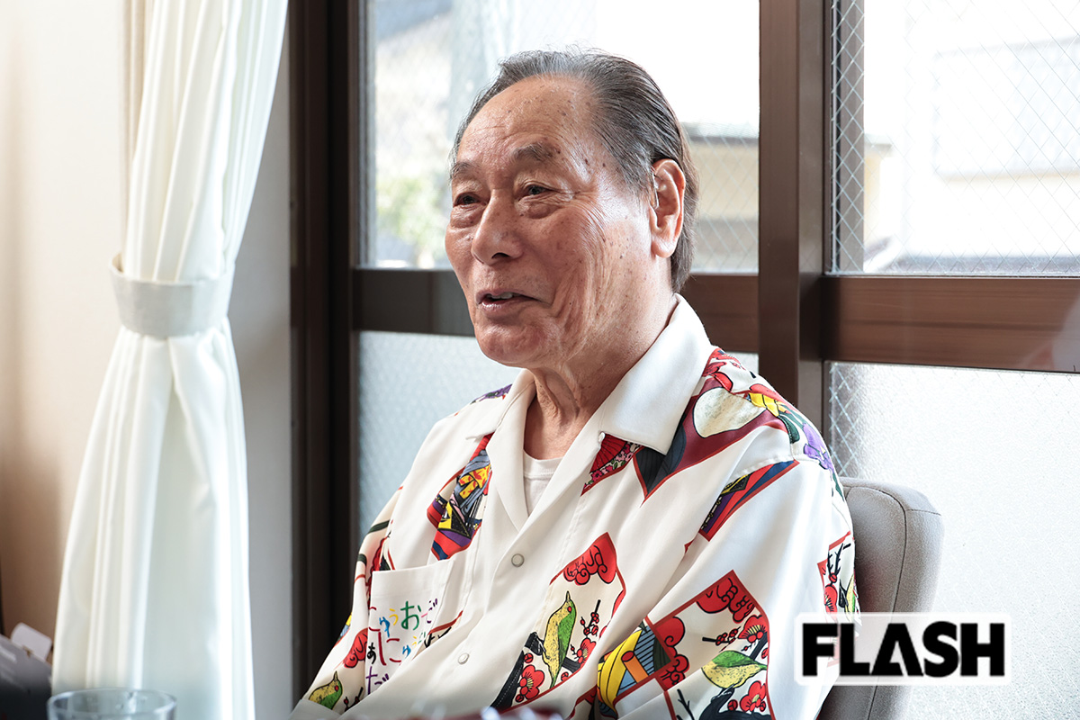 熟年離婚後の苦境を振り返り「人生はお金じゃなくて、死ぬまで付き合える友達を持つことが一番の宝物ですよ」と自宅でしみじみ語るヨネスケ（写真・長谷川 新）