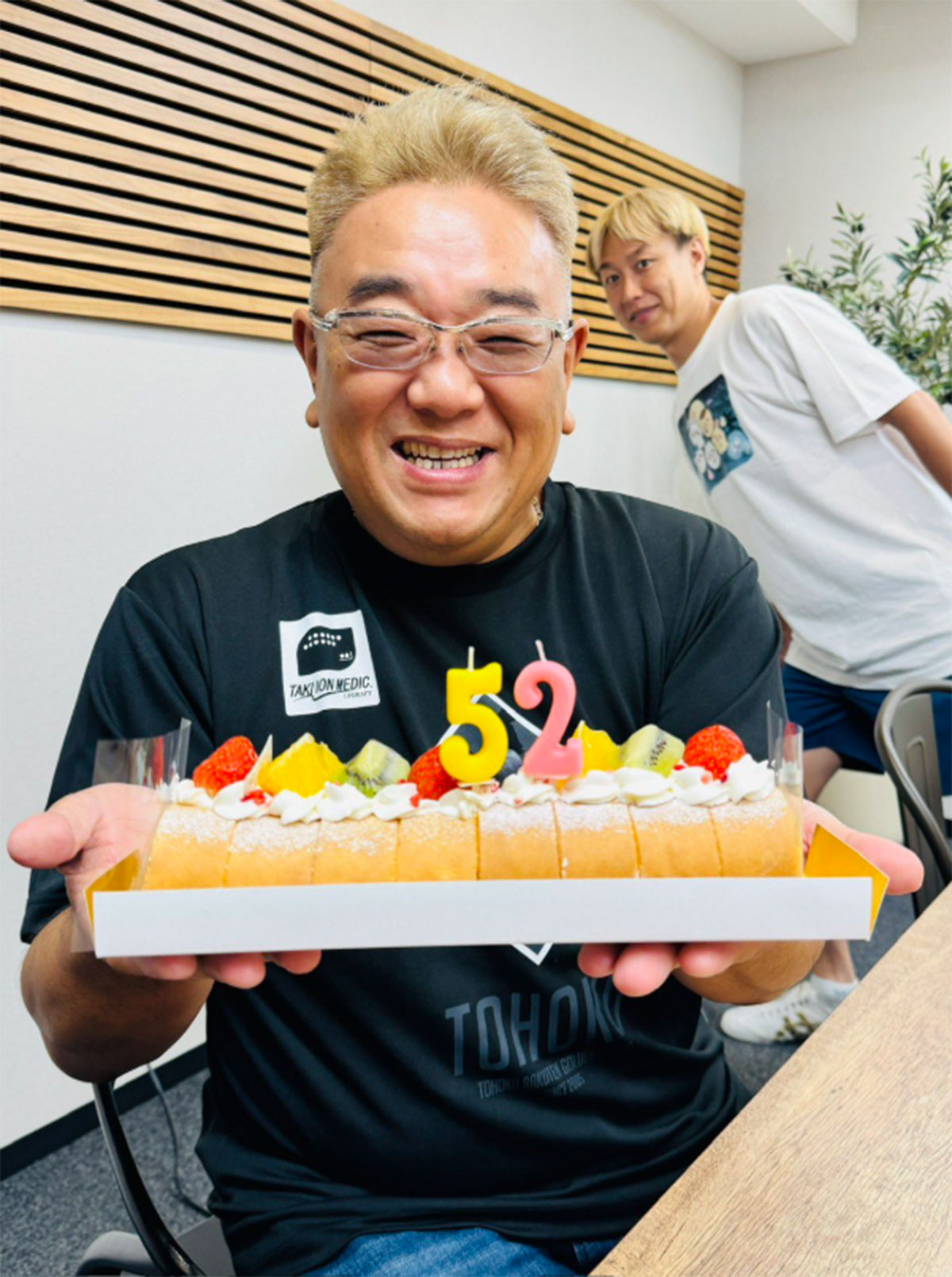 伊達みきおの誕生日にケーキをプレゼントしたことを報告したお見送り芸人しんいち（画像・お見送り芸人しんいちのX「@shinichi0421」より）