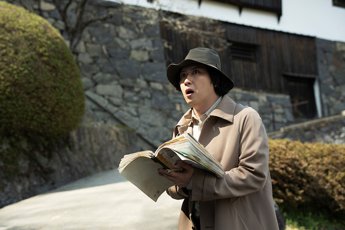 新作は原作小説とは違い現代が舞台になっている。金田一もスタイリッシュに　（C）「八つ墓村」製作委員会 （C）Yokomizo Seishi/KADOKAWA