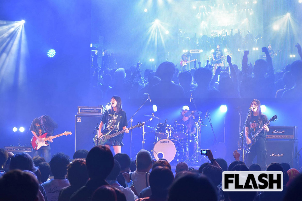 FINAL STAGEでは沖縄のロックバンド・Flipの「ワンダーランド」を演奏（提供：沖縄アクターズスクール）