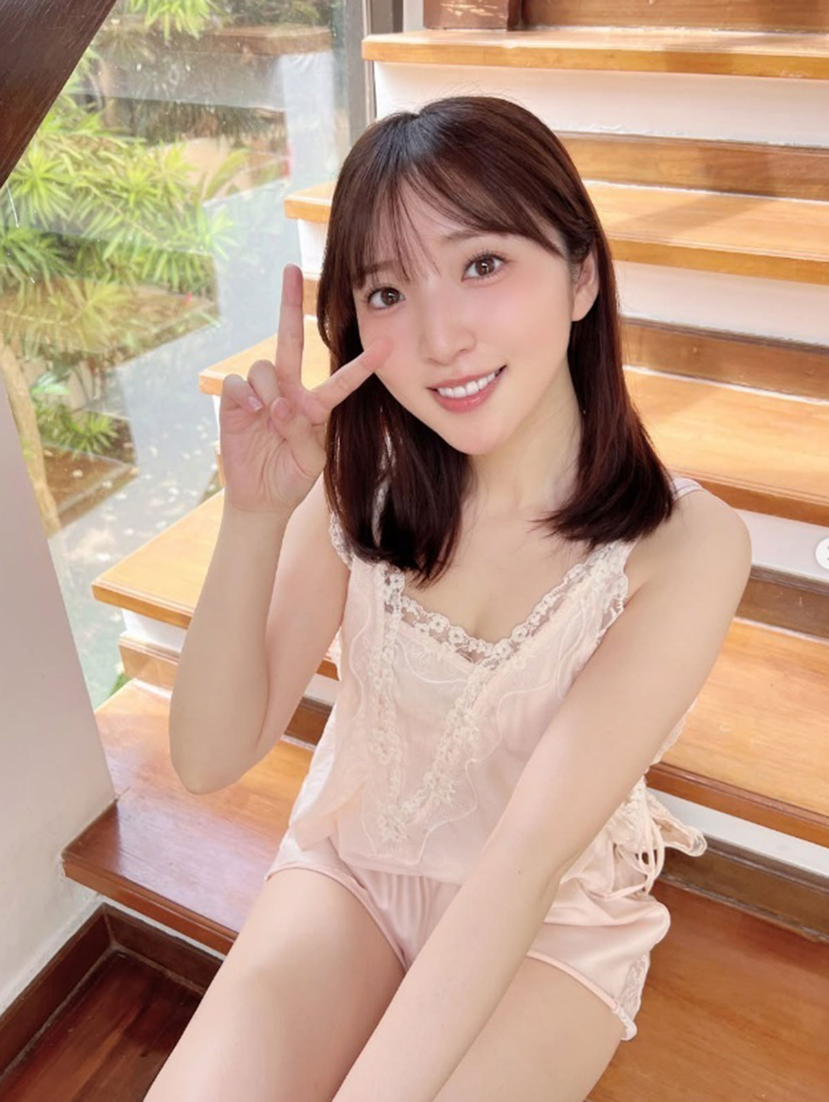 河合郁人と4年半熱愛が発覚した豊田萌絵。ランジェリーショットも公開している（写真・本人Instagramより）