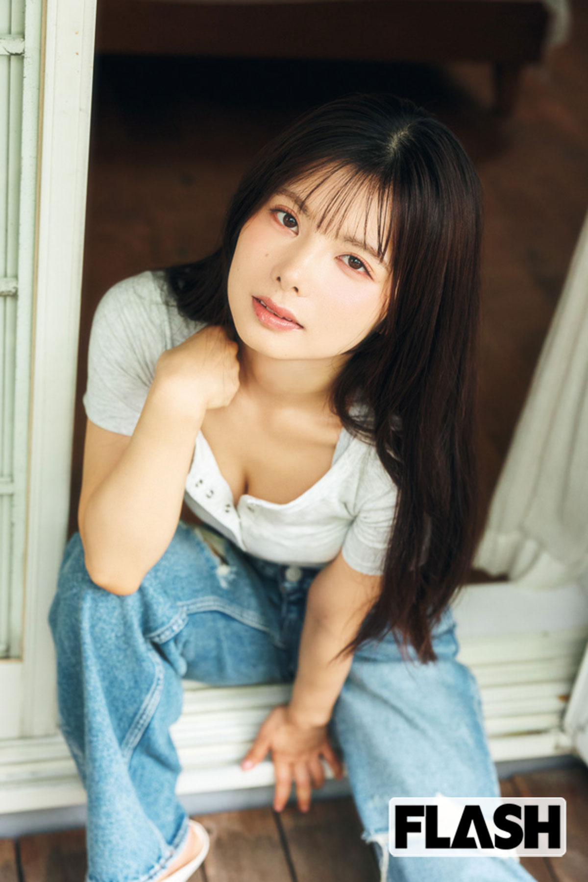 職場にバレませんように……ヘルシーへそ出しセクシー