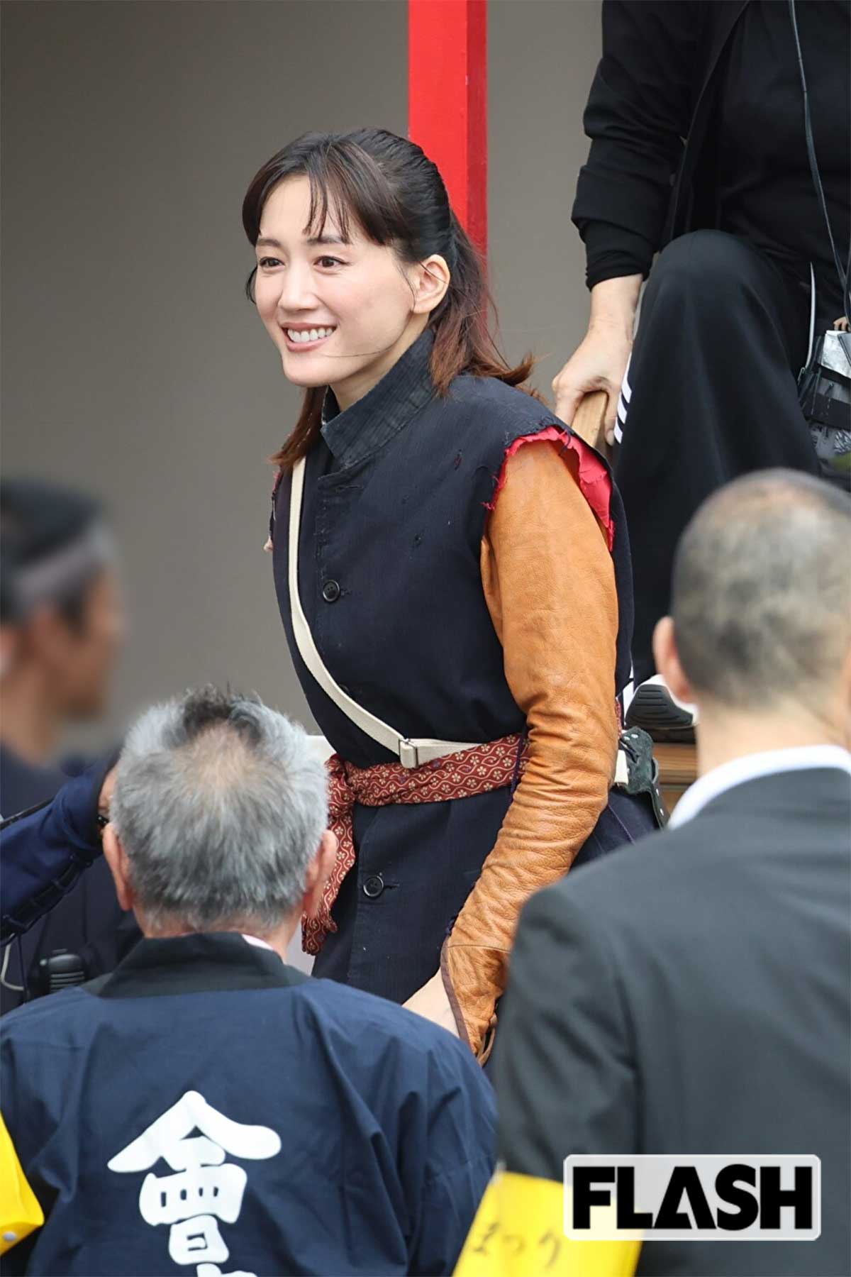ドラマにも登場した戦闘服を着た綾瀬はるか
