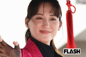 綾瀬はるか　11回目の会津まつり参加、そっくり芸人とのツーショットも披露！“神ファンサ”姿をキャッチ
