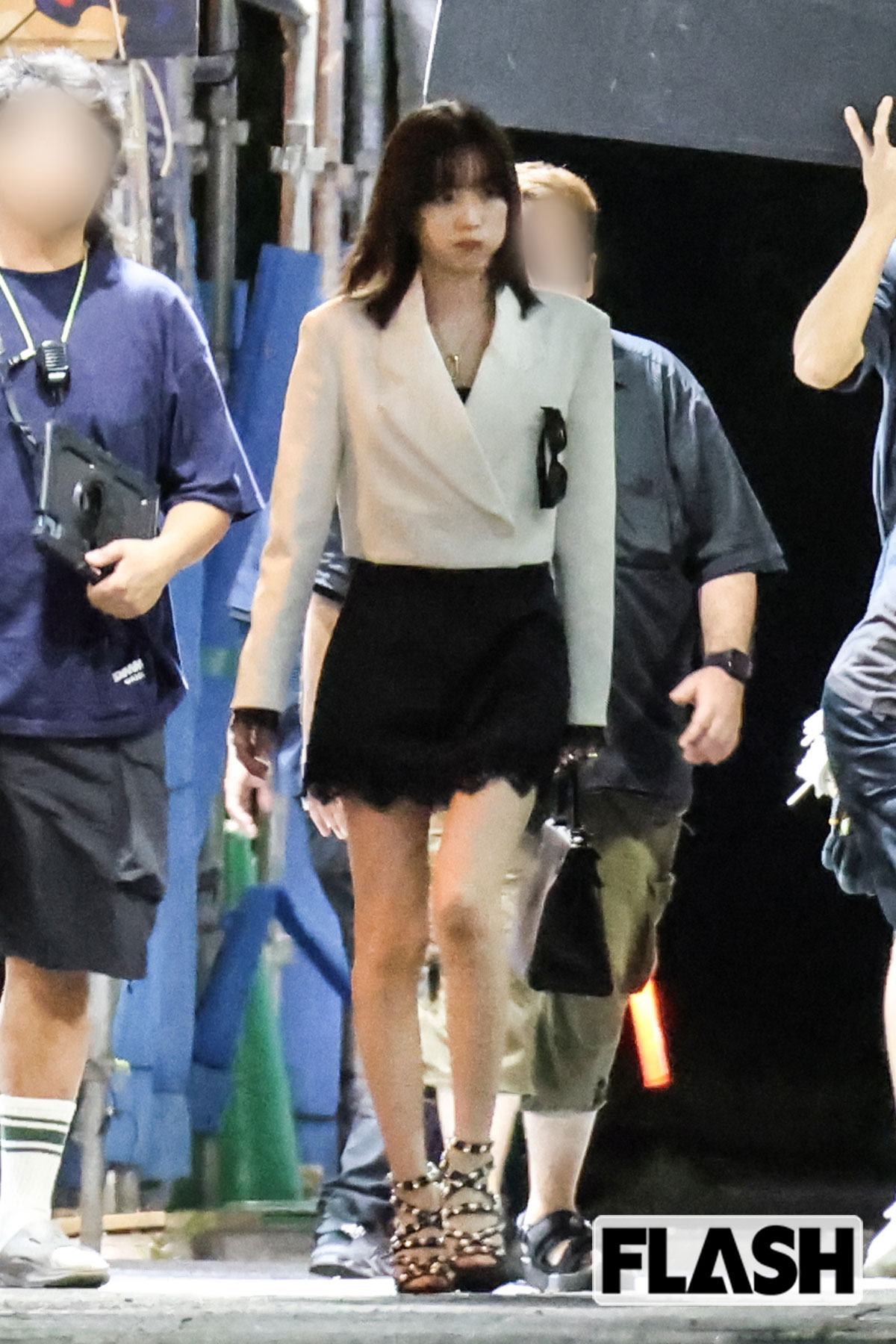 永野芽郁　かわいすぎる“膝上20cm”超ミニスカで繁華街に降臨…「元ナンバーワンキャバ嬢役」で開く新境地