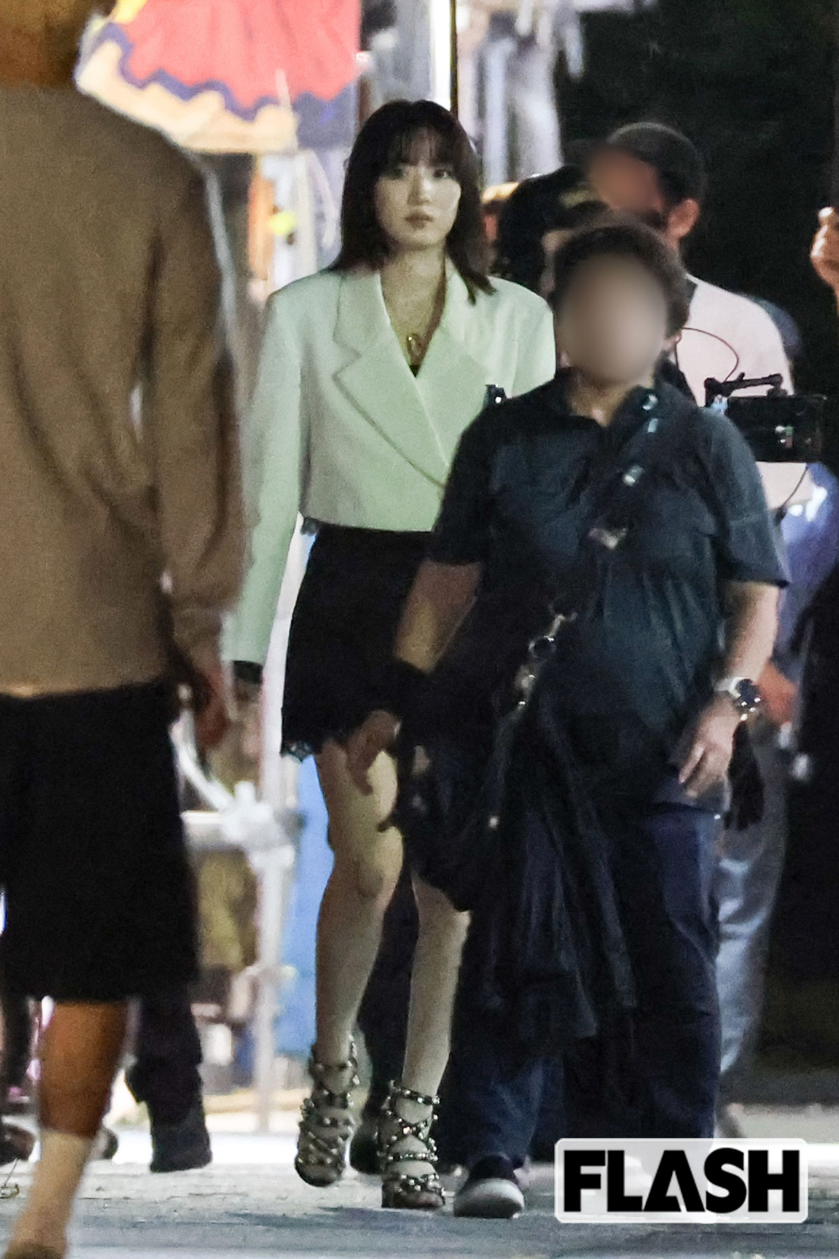 ばっちりメイクで元ナンバーワンキャバクラ嬢を演じる永野芽郁