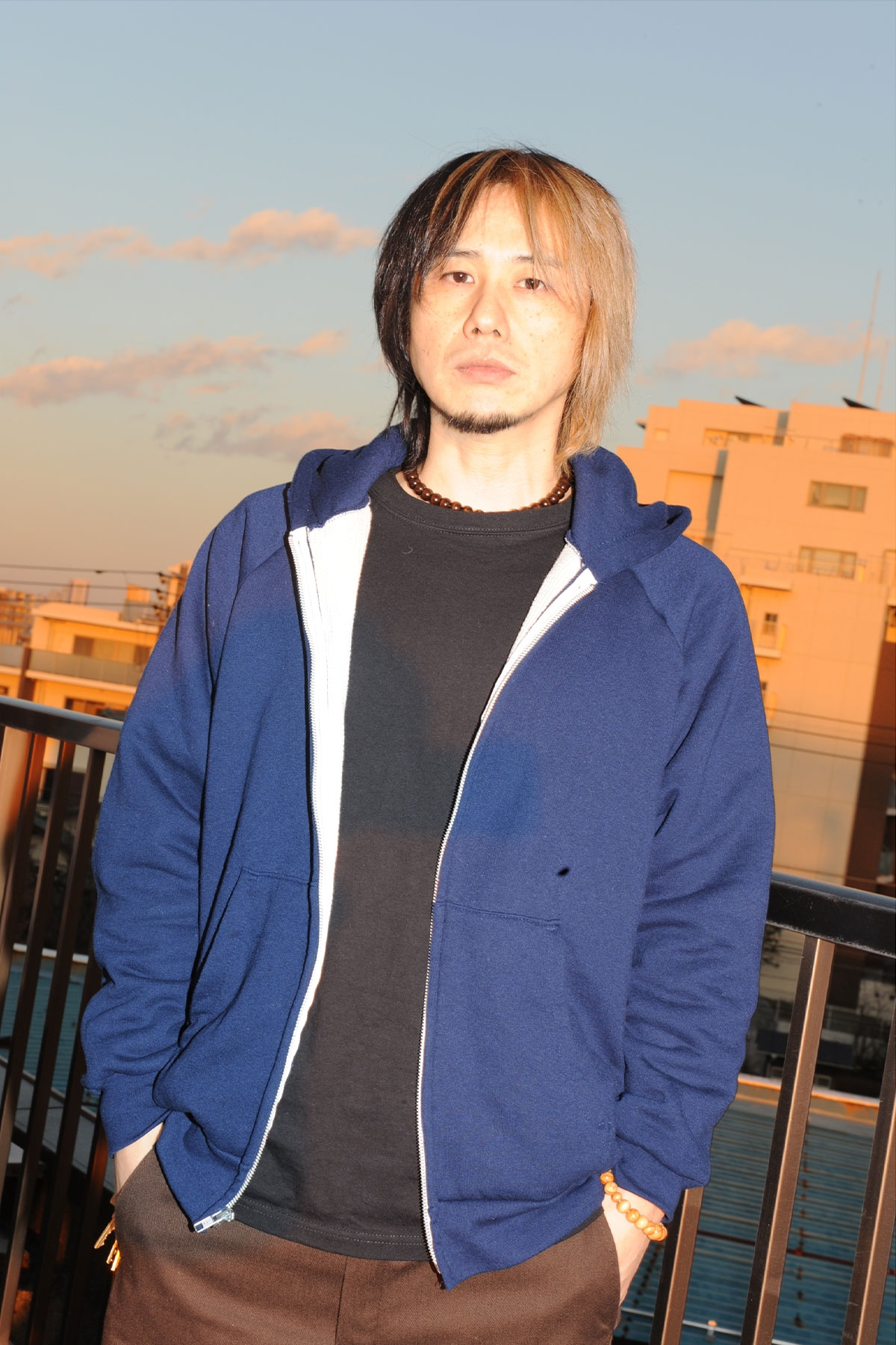 人気男性アーティスト、活動休止発表ライブは「まるでお通夜だった」メンバーの演奏ミス名指し、終演後は怒鳴って帰宅を告白