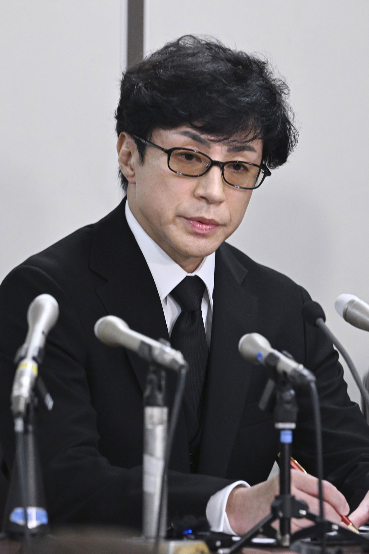 9月28日に会見をおこなった東山紀之。社長退任会見だったものの、変わらぬビジュアルに注目が集まった（写真・共同通信）