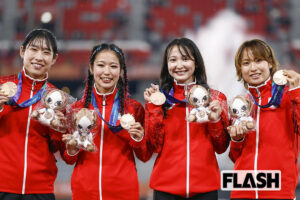 【アジア大会銅】女子400mレー三浦愛華「赤髪」「へそピアス」の“ギャップ”にネット虜、SNSで積極発信する新星の素顔
