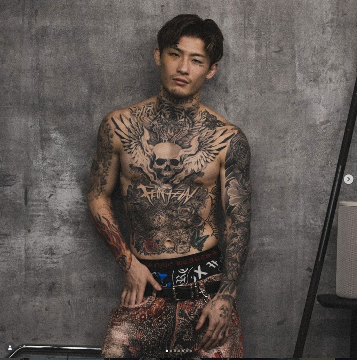 全身に大量のタトゥーが入った平本蓮（画像・『ren hiramoto』のInstagram「@ren___k1」より）