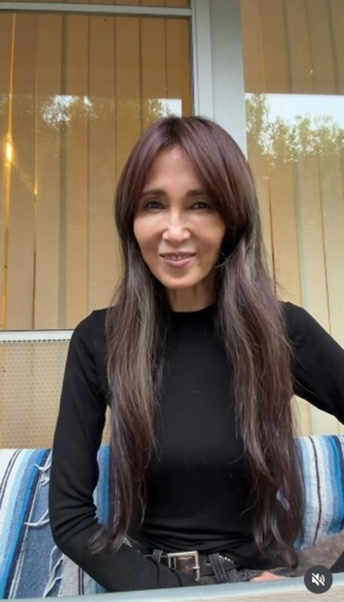 「コンサートまであと1カ月を切りました」と台湾でのコンサートをPRする工藤静香。ほぼすっぴんのナチュラルなスタイルだが、疲れを指摘する声があがった（画像・『Kudo_shizuka』のInstagram「@kudo_shizuka」より）