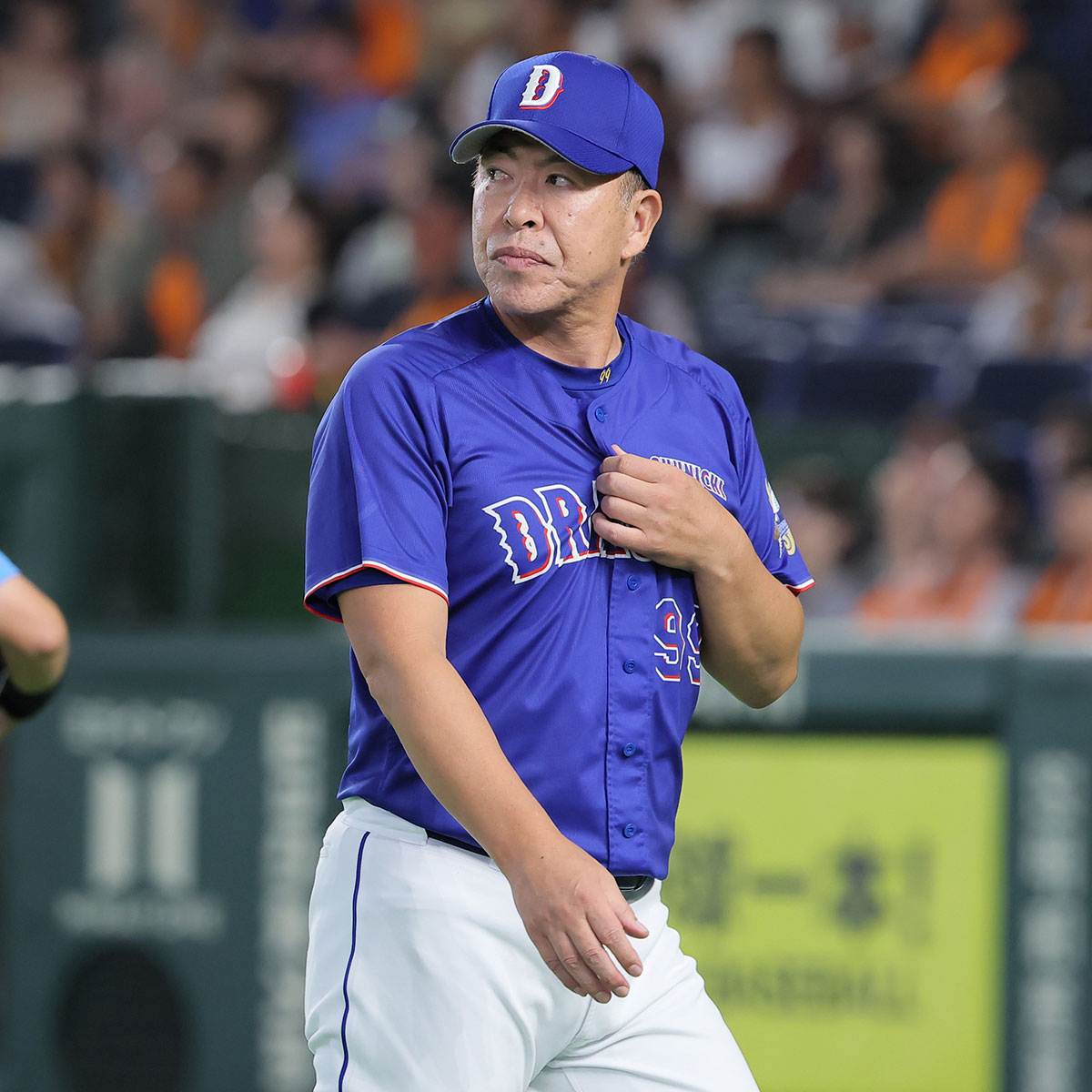 「あと2試合でやめます」中日・井上一樹監督が辞任表明、早期交代を阻んだ球団の “優良経営”…後任にあがった意外な名前とは