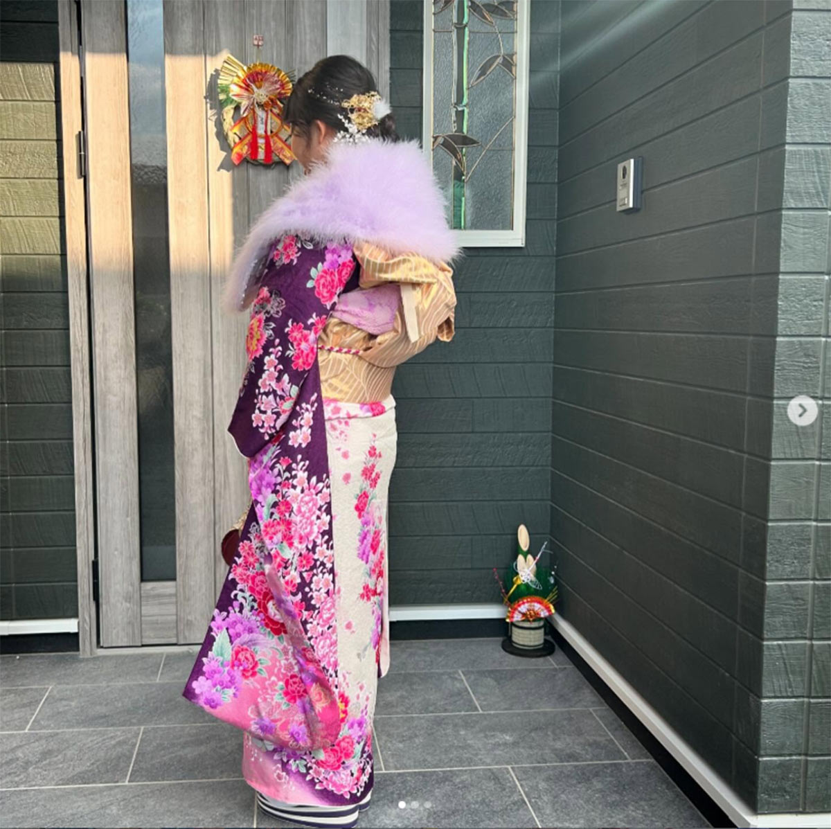 AIを駆使して、体重管理をおこなうという近藤美月。Instagramではキュートな振袖姿も披露している（画像・近藤美月のInstagram「@kondomitsuki」より）