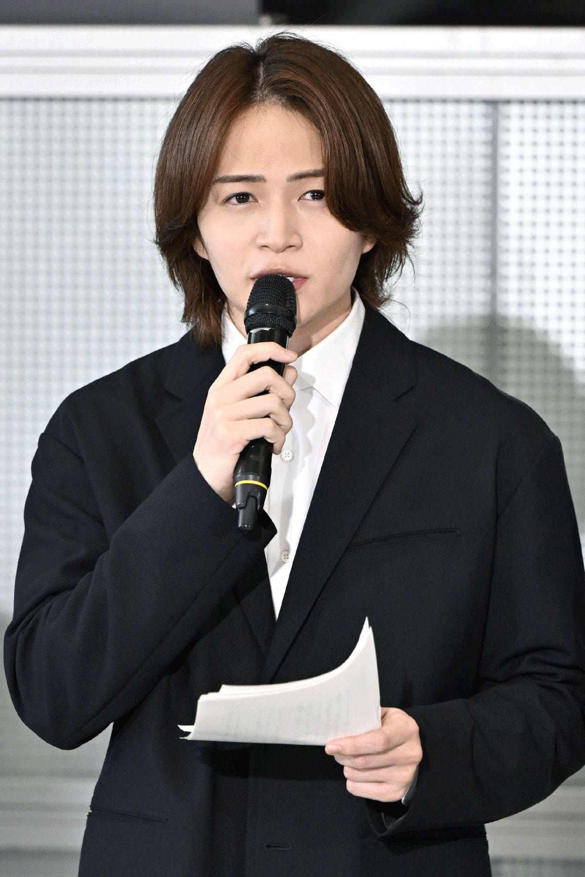 timelesz「猪俣脱退」受け7人会見、厚塗りファンデで際立つ “顔色悪メイク”&ノーネクタイに寄せられる違和感