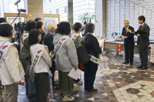 赤い羽根募金、2億5000万円の着服発覚で “解散危機”…専門家が指摘する「杜撰すぎる1人管理」と「幹部の責任」とは