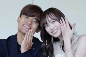 福原遥と電撃結婚発表・久保建英のスマホ“匂わせキーホルダー”に集まる注目「2人でつけてたのかなぁ」