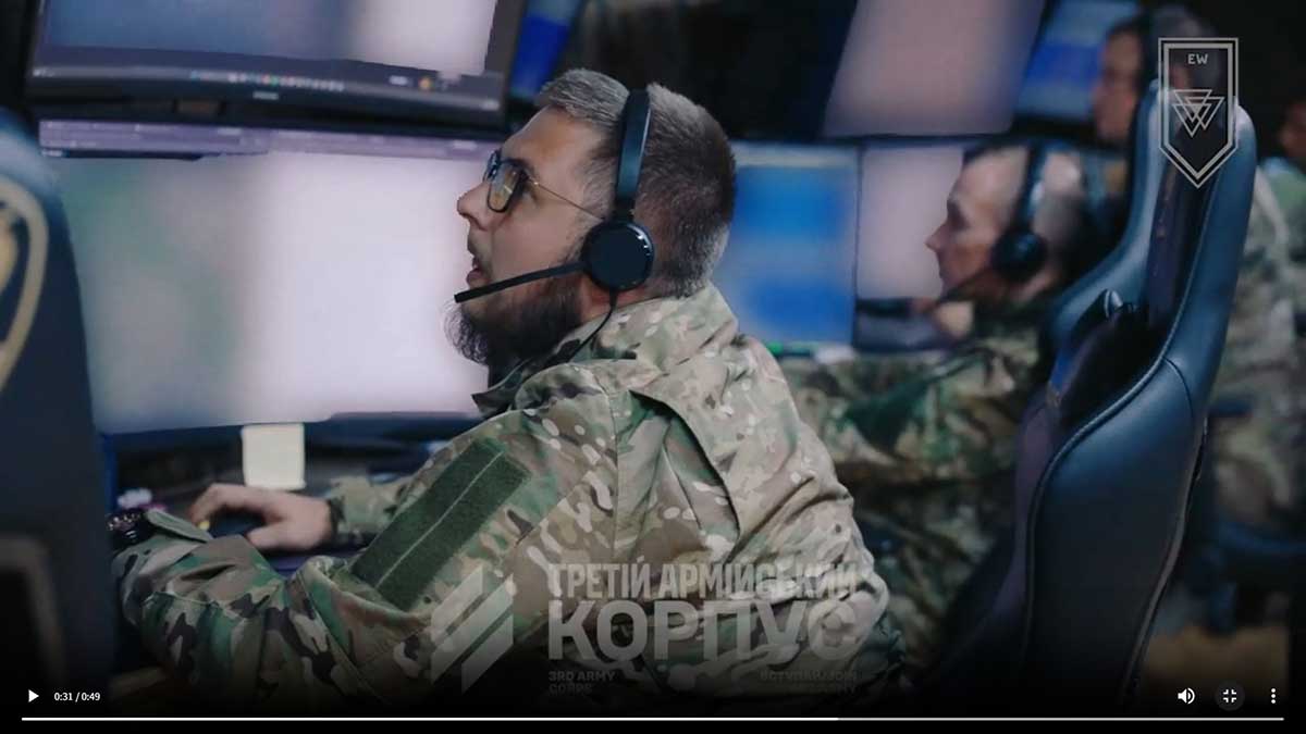 ウクライナ軍のヴィヴァルディ作戦を支えるのは、アイスバーグと呼ばれるシステムだ。電子戦とドローンへの指示をスムーズに支援する