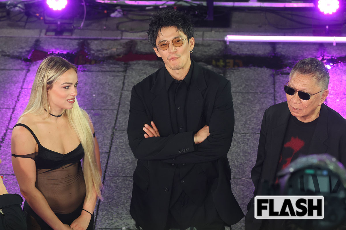 三池崇史監督と小栗旬、リヴ・モーガン