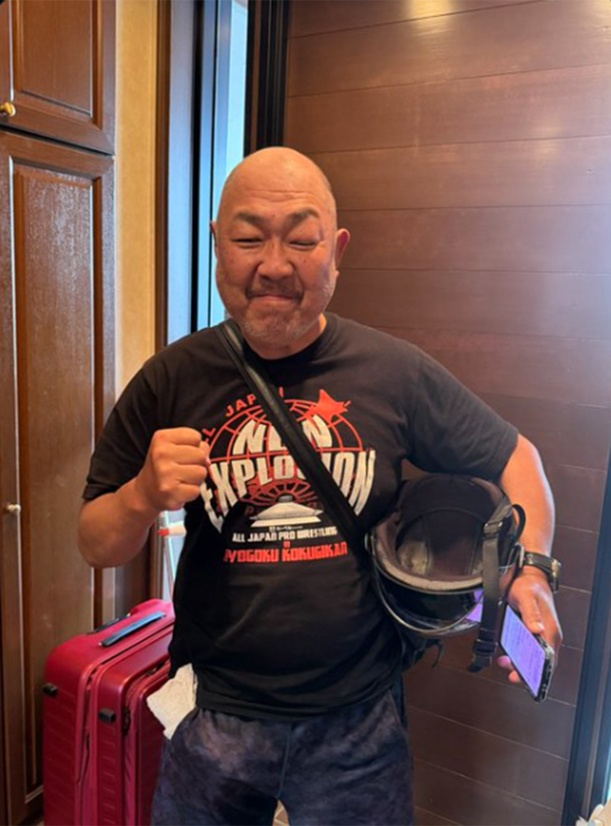 武藤敬司のXより。54歳の元新日プロレスラー・高岩竜一がUberEatsの配達に訪れたという
