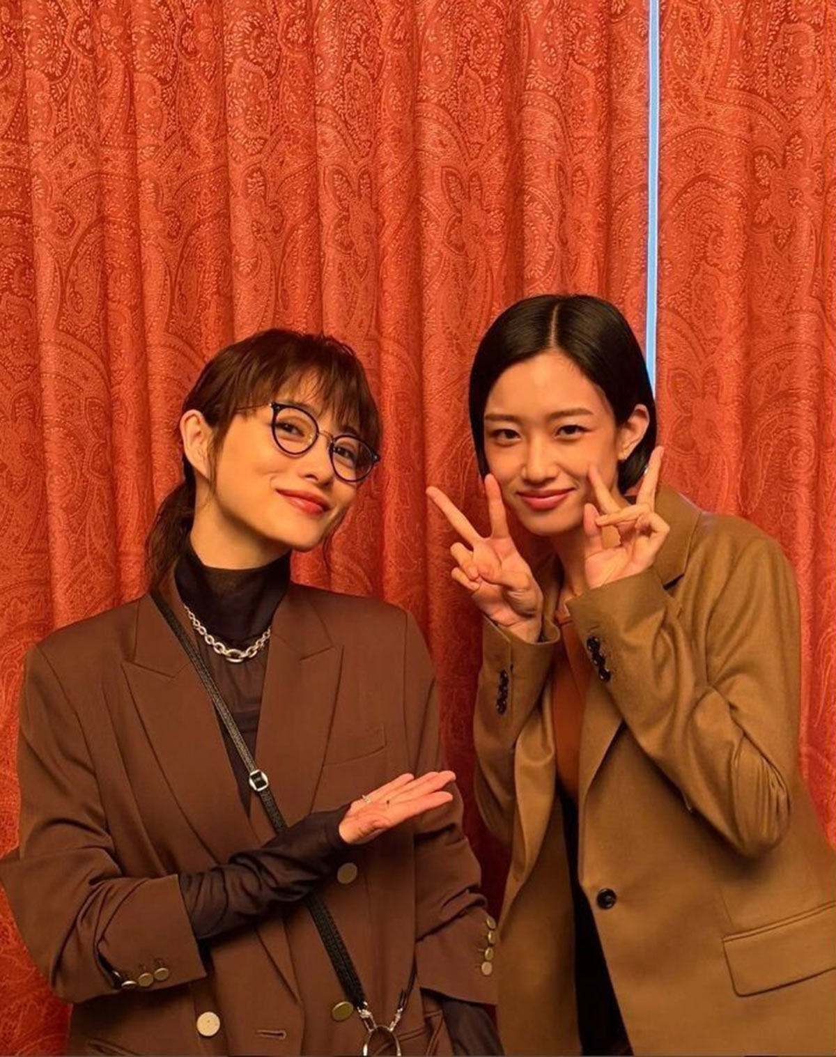 ドラマ『ポリティカルパン』(フジテレビ系)に出演する石原さとみ(左)と河合優実(画像・9月4日投稿の『『ポリティカルパン』10月期水10ドラマ【フジテレビ公式】』のInstagram「@politicalupin」より)