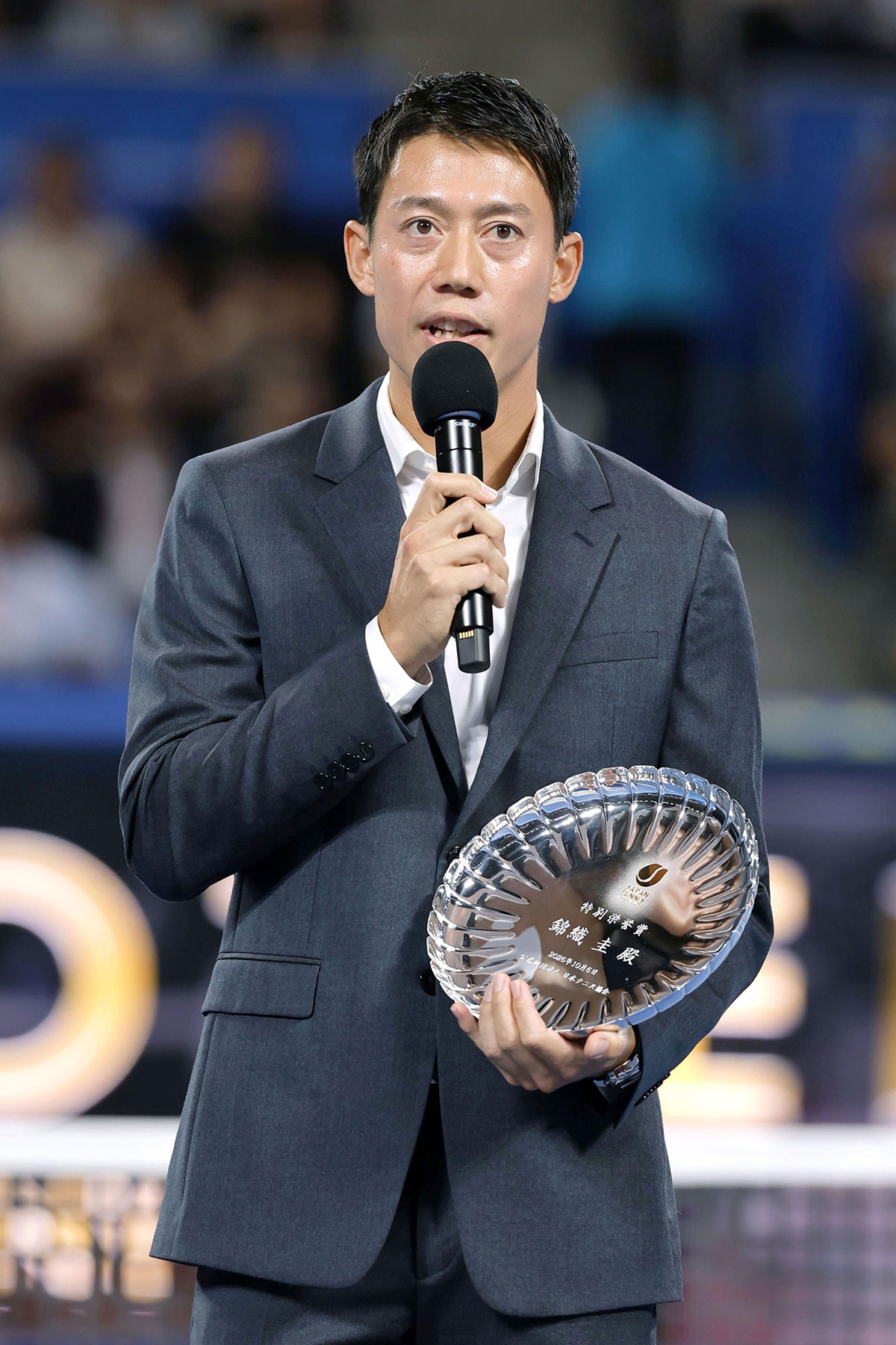 錦織圭の引退セレモニーに集結した家族や恩師…不倫騒動を乗り越え静かに見守る妻に労いと称賛の声