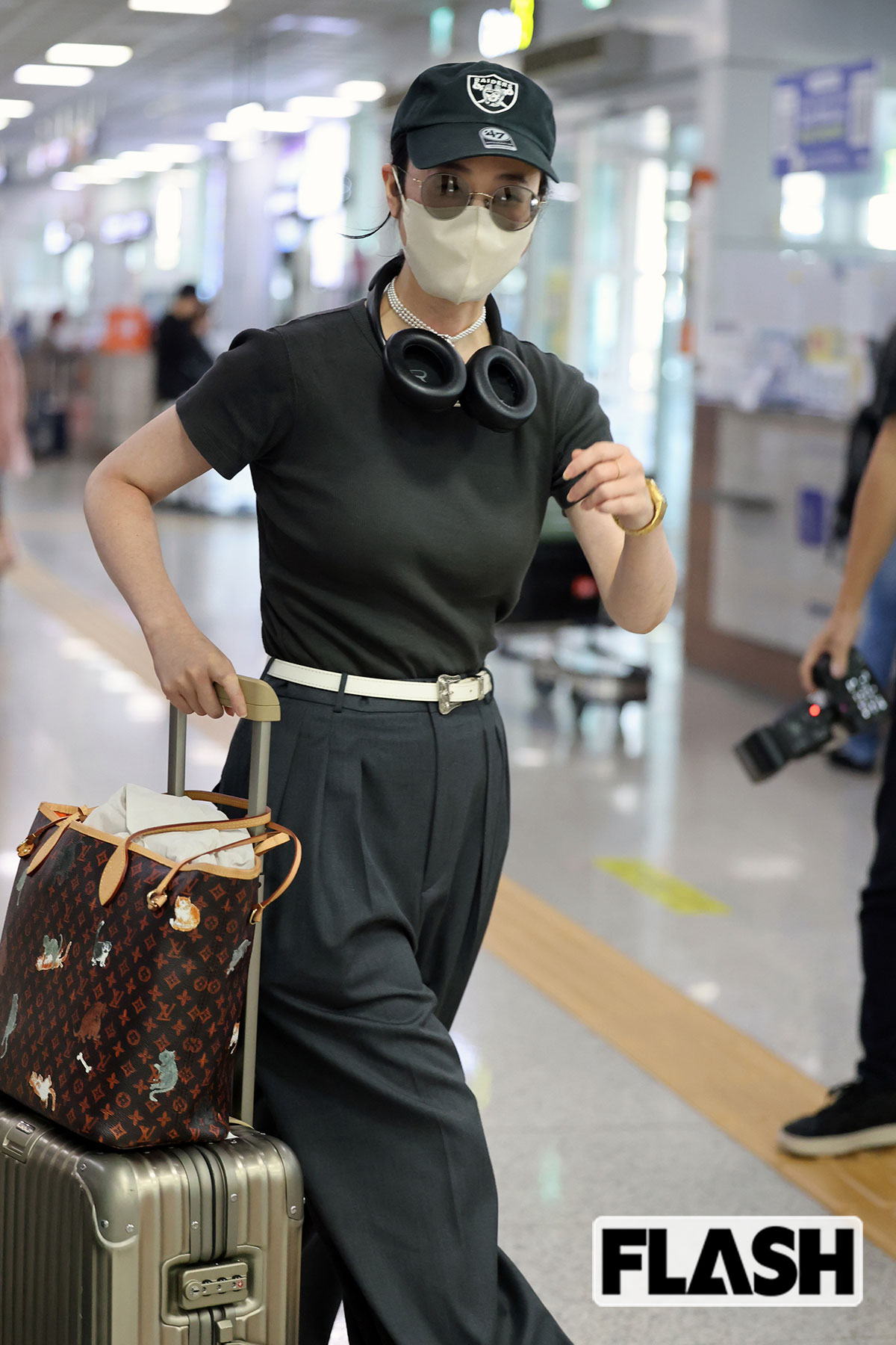 韓国に降り立った黒木華。抜群のスタイルだ