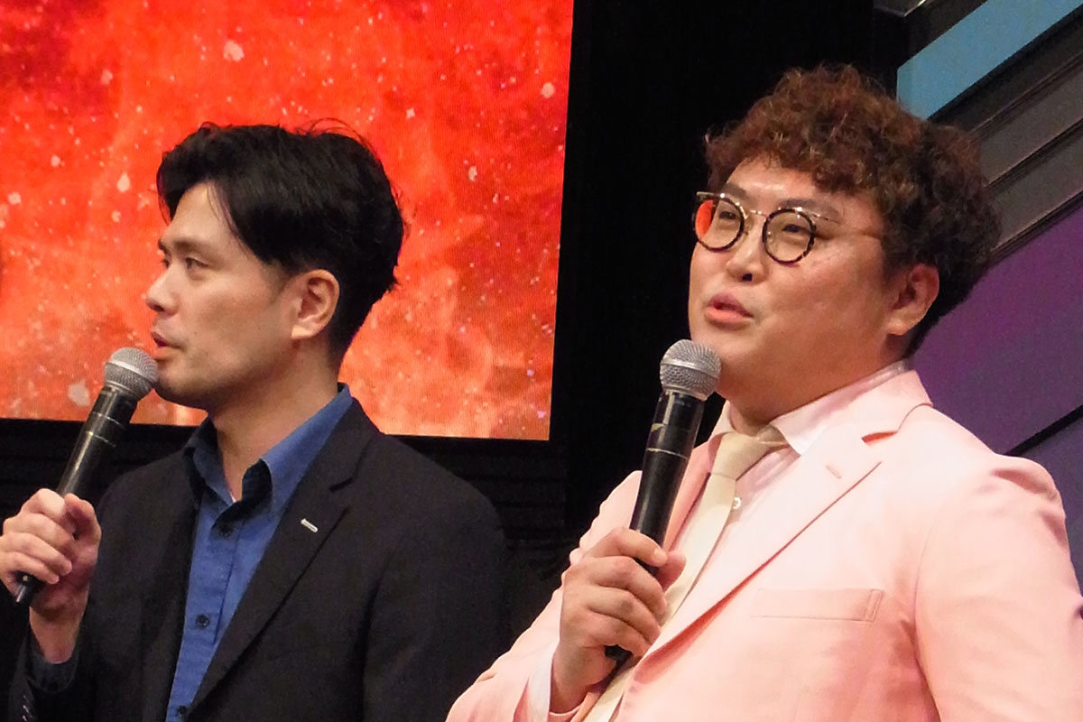 auの新CMの人気芸人、“舌ペロ”に「意味が分からない」一部で拒否反応……