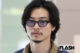 山崎賢人、釜山で見せた“イメージ一変”ワイルドヒゲ姿“約45万円”愛用バッグ片手に映画舞台あいさつへ