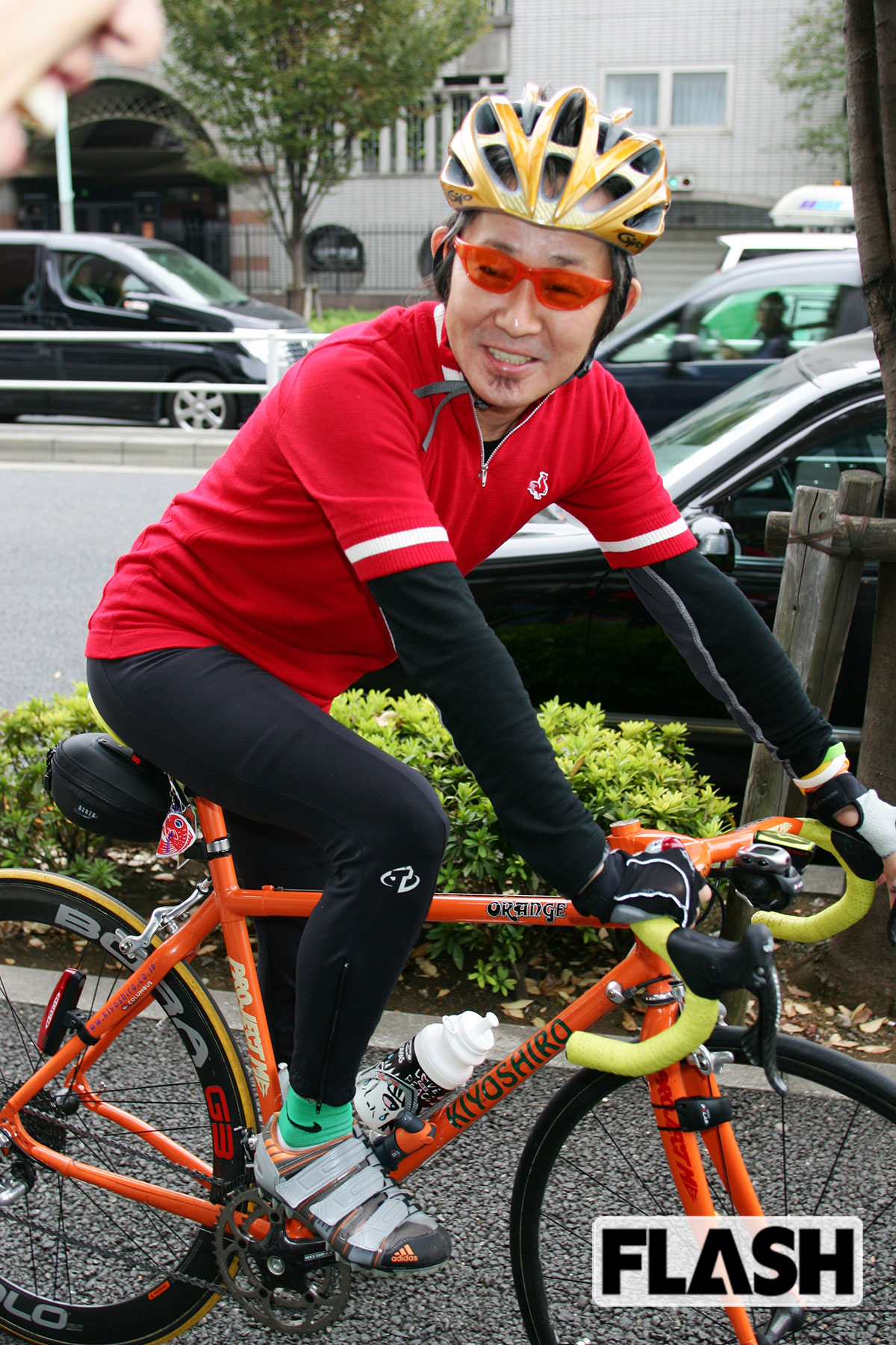 2005年、都内を愛用の自転車で軽快に駈け抜けていた清志郎さん（写真・白木 護）