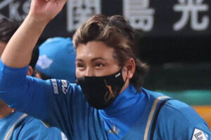 日ハム・新庄剛志監督、相手ファンにも見せた「脱帽一礼」に称賛の嵐“ド派手”の陰に球界屈指の“礼儀正しさ”