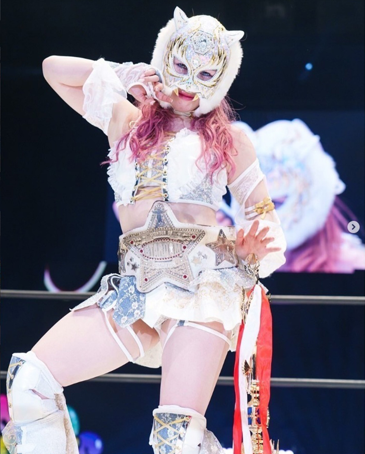スターダムの人気女性覆面レスラー　私服で“ほぼ素顔”公開！ギャップ萌えとブランドコラボの美貌