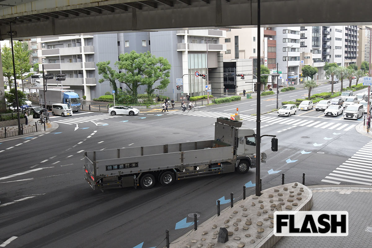 日本損害保険協会が発表した2025年の「全国交通事故多発交差点マップ」でワースト4位の17件の事故が発生した、大阪府大阪市の「谷町4丁目交差点」(写真・馬詰雅浩)