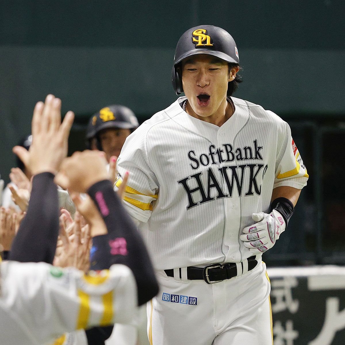 ホークス柳田悠岐“豪快フルスイング”の裏で見せた“早期降板”モイネロへの優しさにファンも感激