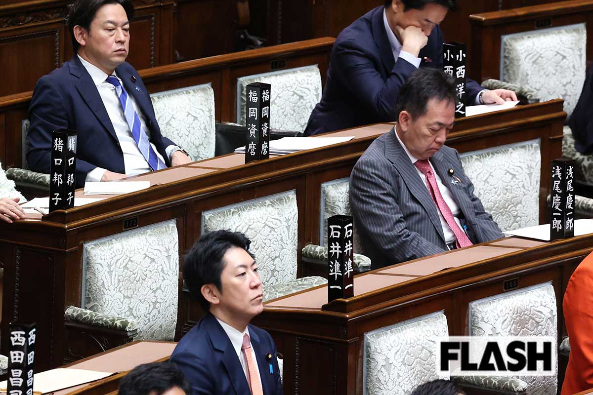 10月8日、参議院本会議で自民党の青木一彦参議院幹事長が代表質問に立つなか、空席となった石井準一参院議員の席（写真・長谷川 新）
