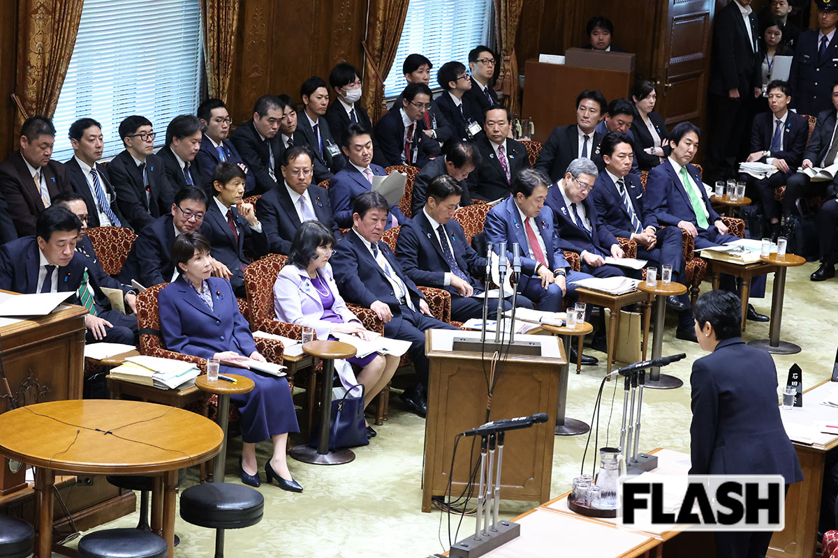10月16日の参院予算委員会で質問に立った辻元清美氏（右端）。旧知の仲である高市早苗首相に諭すように話す場面も見られた（写真・長谷川 新）