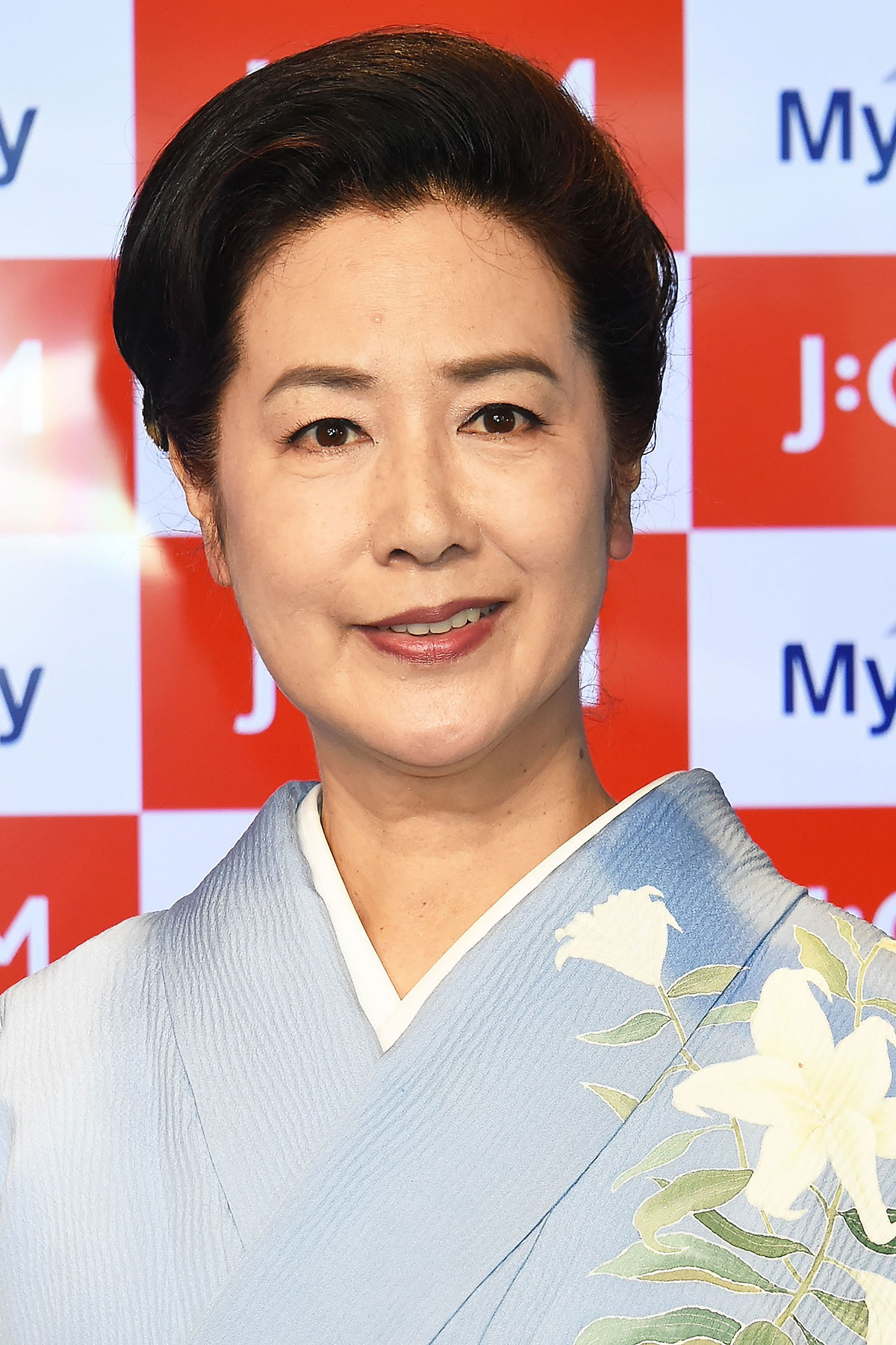 名取裕子が歯の切開手術報告“すっぴん”顔アップの美肌にファン驚嘆! 独身貫く“サスペンス女王”の仕事ファースト姿勢