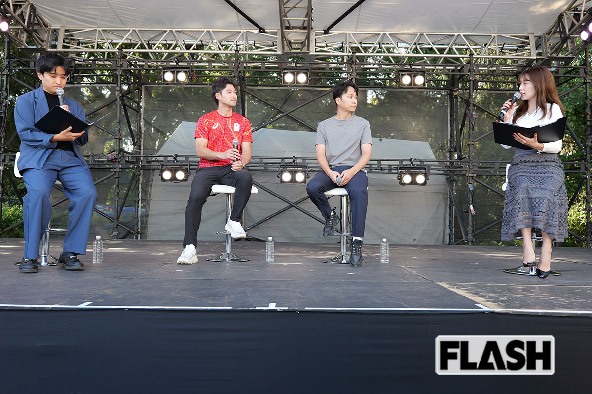 連合三田会大会のステージに登場した中川安奈